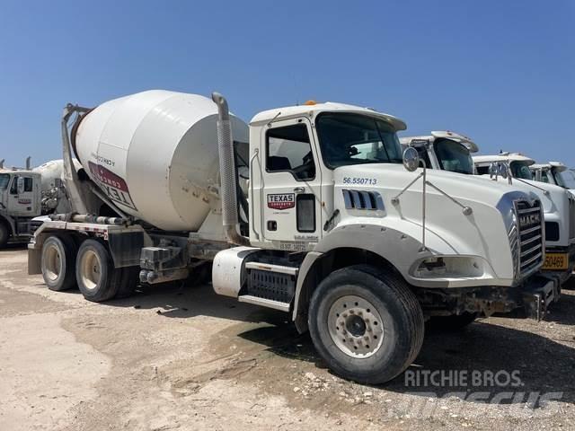 Mack GU813 Camion altro
