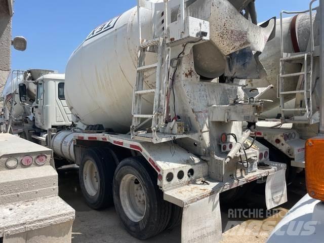 Mack GU813 Camion altro