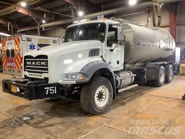 Mack GU813 Autocisterne