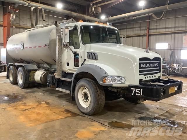 Mack GU813 Autocisterne