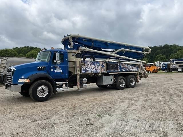 Mack GU813 Autopompe per calcestruzzo