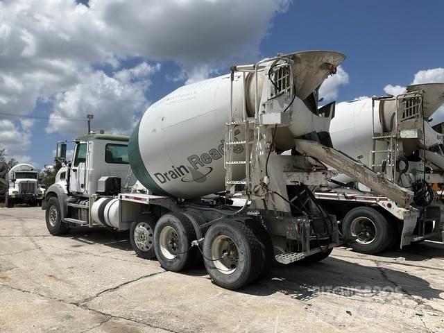 Mack GU813 Camion altro