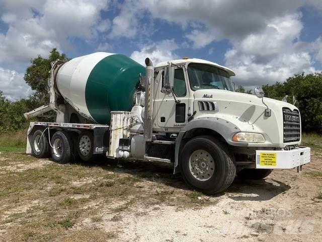 Mack GU813 Camion altro