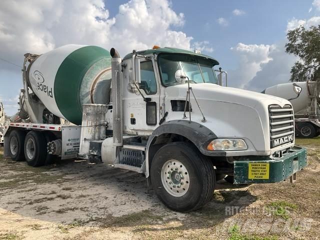 Mack GU813 Camion altro