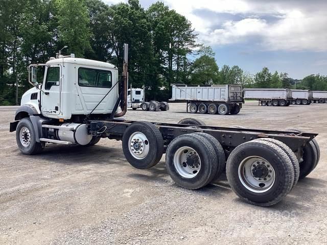 Mack GU813 Cabine e interni