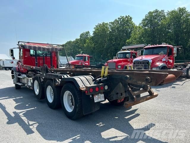 Mack GU813 Camion con cassone scarrabile
