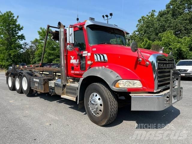Mack GU813 Camion con cassone scarrabile