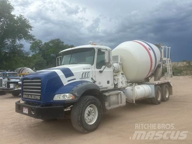 Mack GU813 Camion altro