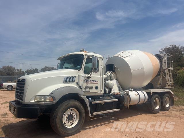 Mack GU813 Camion altro