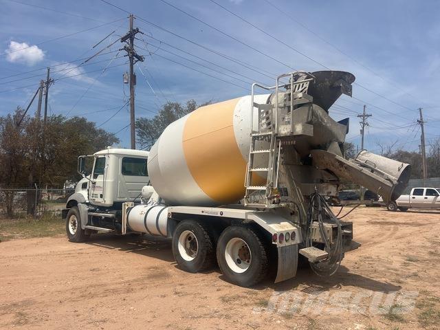 Mack GU813 Camion altro