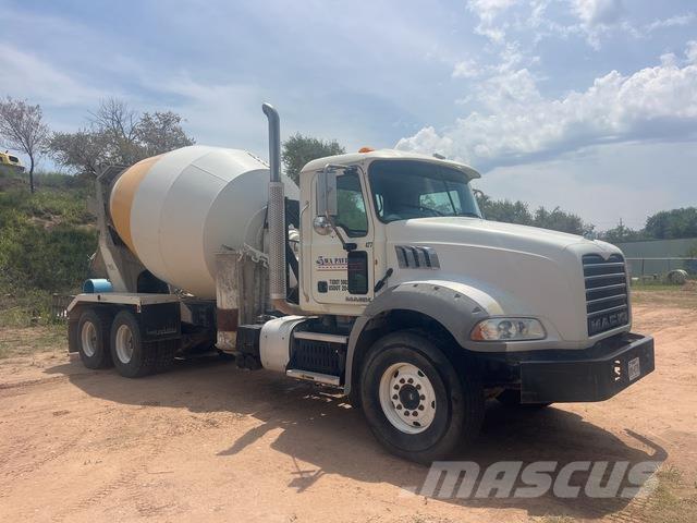 Mack GU813 Camion altro
