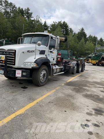 Mack GU813 Camion con cassone scarrabile