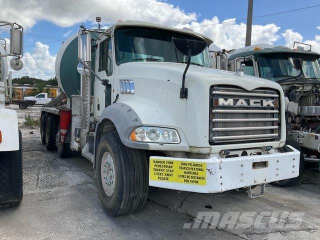 Mack GU813 Camion altro