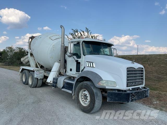 Mack GU813 Camion altro