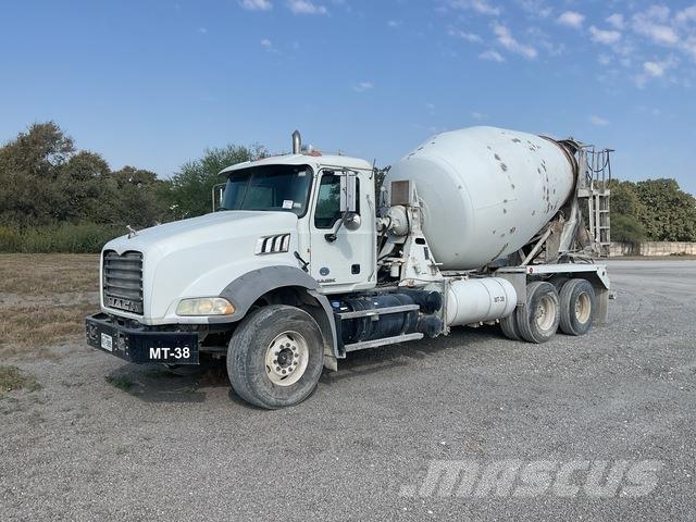 Mack GU813 Camion altro