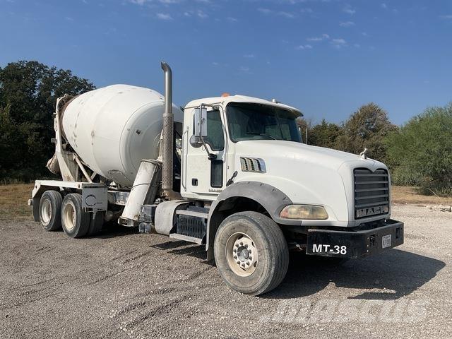 Mack GU813 Camion altro