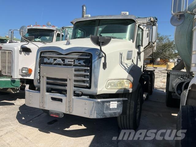 Mack GU813 Betoniere