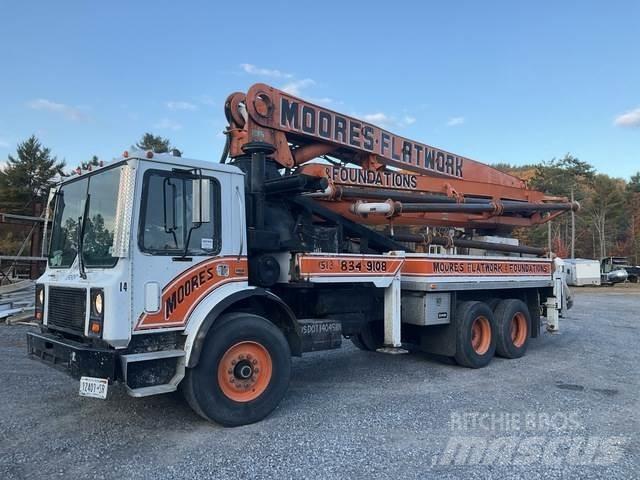 Mack MR688S Autopompe per calcestruzzo