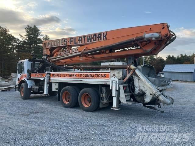 Mack MR688S Autopompe per calcestruzzo