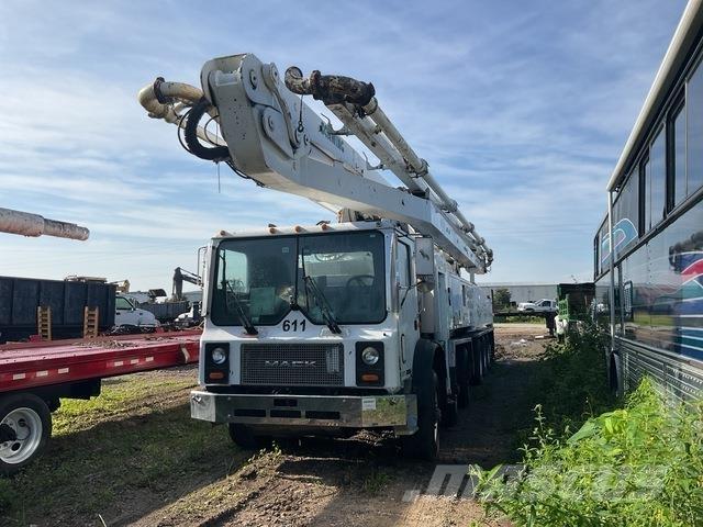 Mack MR688S Autopompe per calcestruzzo