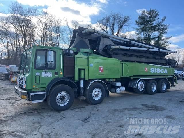 Mack MRU613 Autopompe per calcestruzzo