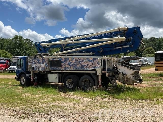 Mack MRU613 Autopompe per calcestruzzo