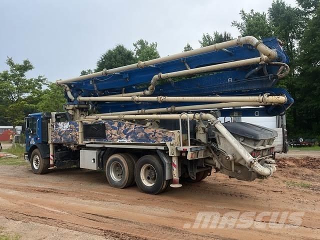 Mack MRU613 Autopompe per calcestruzzo