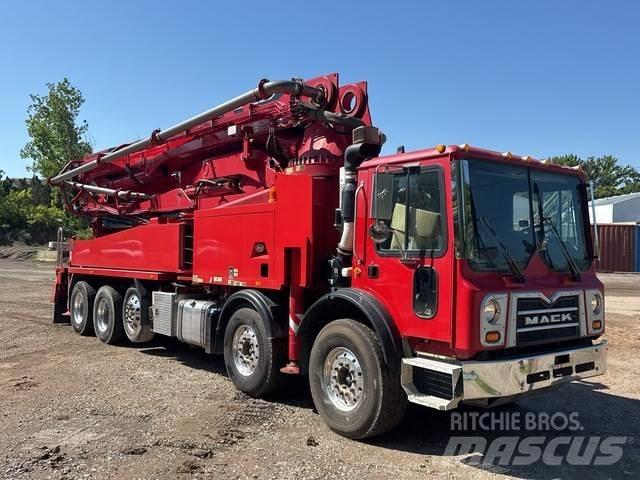 Mack MRU613 Autopompe per calcestruzzo