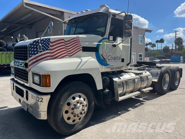 Mack PI64T Motrici e Trattori Stradali