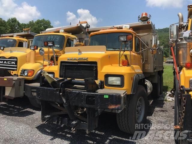 Mack RD600 Lame spazzaneve e aratri