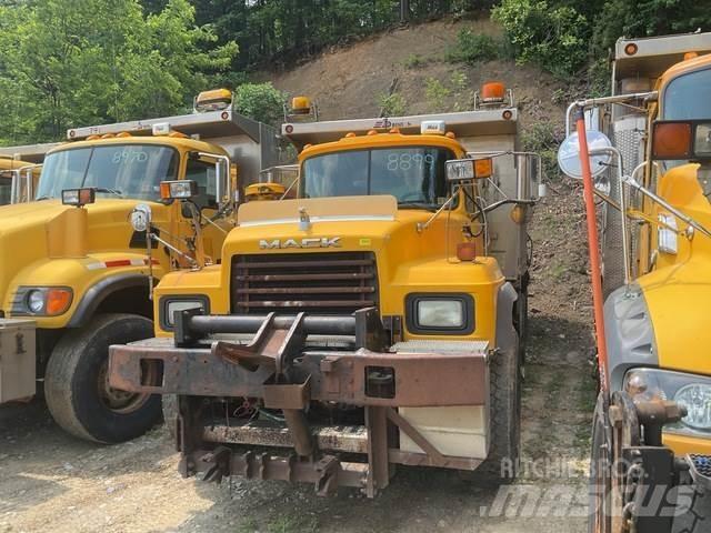 Mack RD600 Lame spazzaneve e aratri