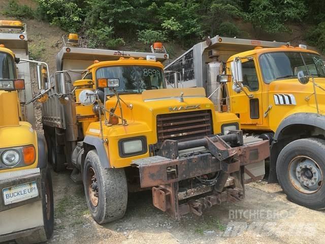 Mack RD600 Lame spazzaneve e aratri