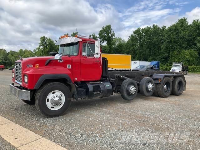 Mack RD688S Camion con cassone scarrabile