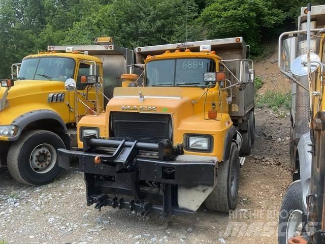 Mack RD688S Spargisabbia e spargisale