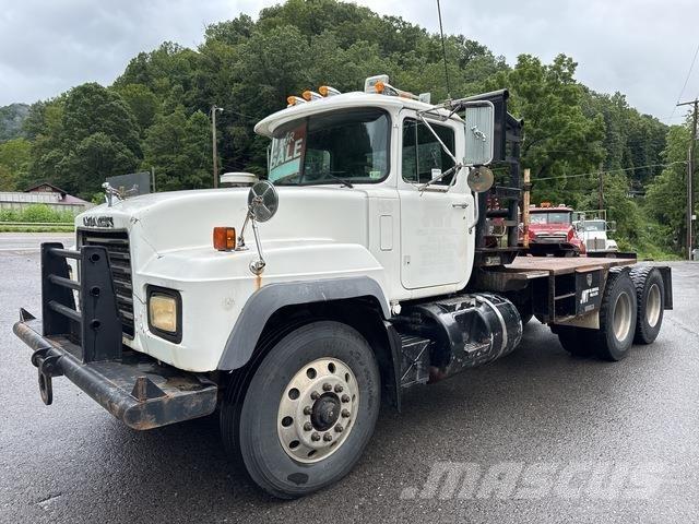 Mack RD688S Camion con sponde ribaltabili