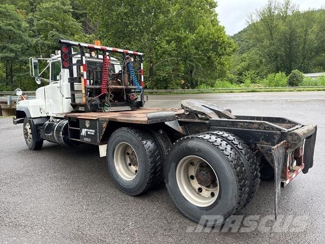 Mack RD688S Camion con sponde ribaltabili