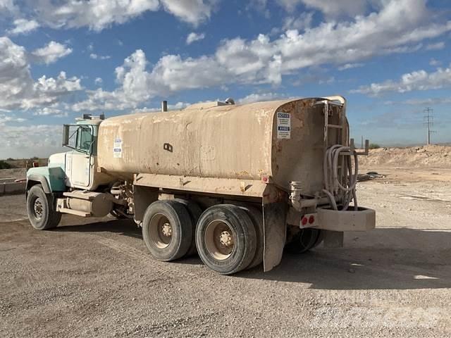 Mack RD690S Autocisterne
