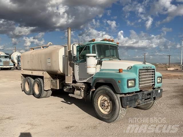 Mack RD690S Autocisterne