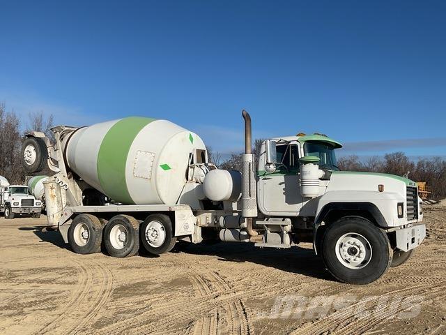 Mack RD690S Camion altro
