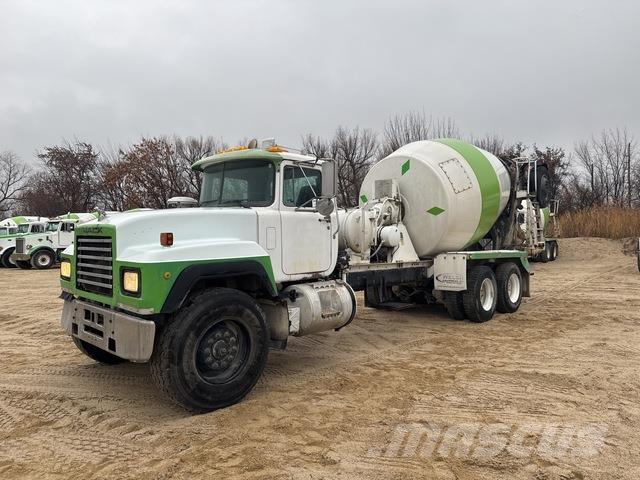 Mack RD690S Camion altro