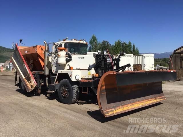 Mack RM6 Lame spazzaneve e aratri