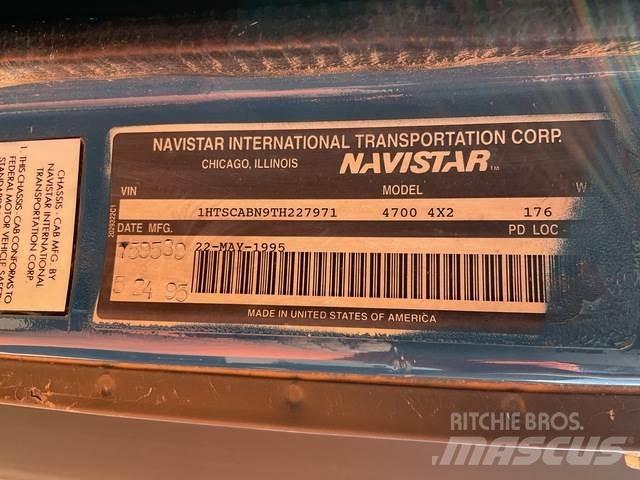 Navistar 4700 Piattaforme autocarrate