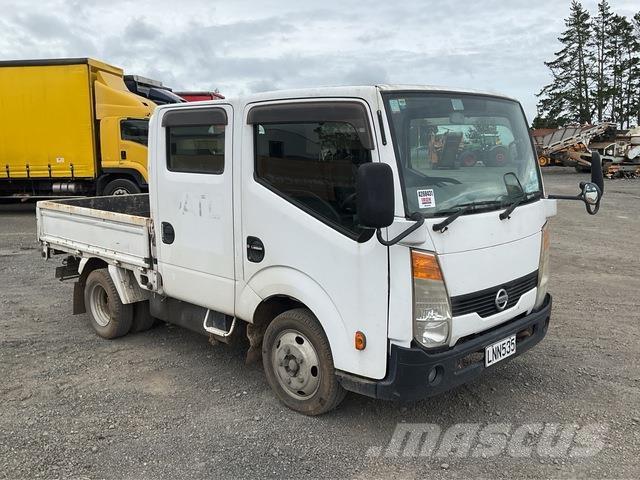 Nissan ATLAS Camion con sponde ribaltabili