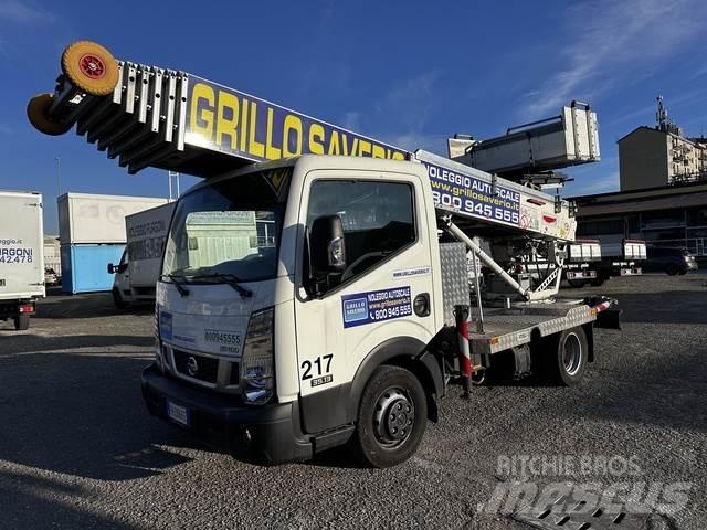 Nissan NT400 Piattaforme autocarrate