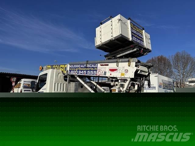 Nissan NT400 Piattaforme autocarrate