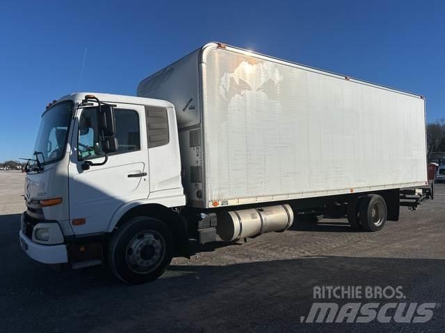 Nissan UD2600 Camion cassonati