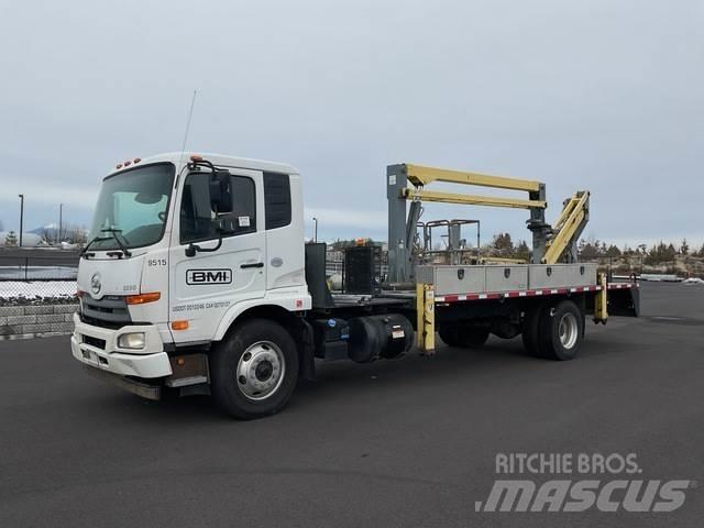 Nissan UD3300 Costruzioni - Altro