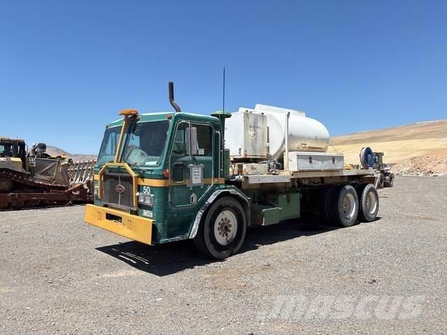 Peterbilt 320 Cisterna