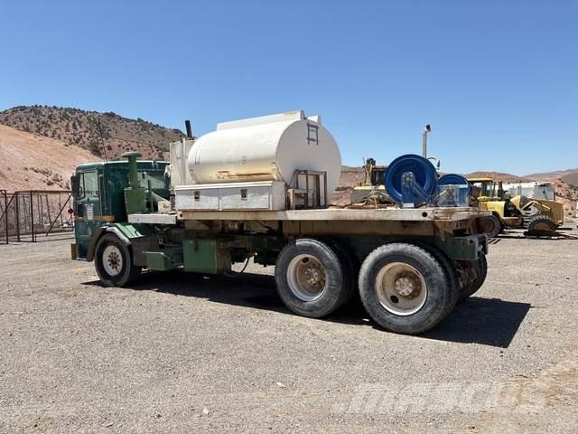 Peterbilt 320 Cisterna