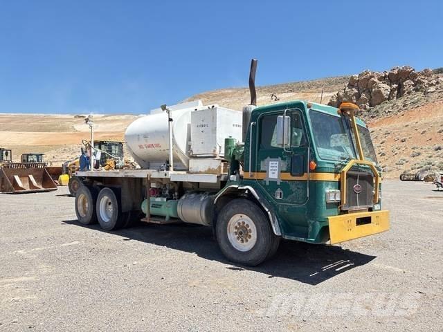 Peterbilt 320 Cisterna